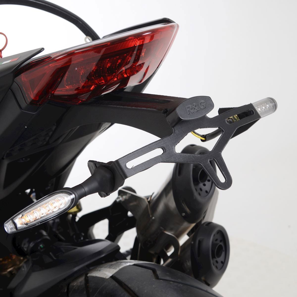 PORTATARGA R&G COMPATIBILE PER DUCATI MONSTER 937 2021 NERO LP0316BK
